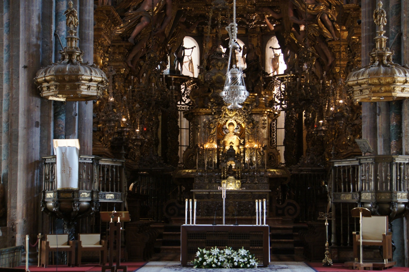 Santiago Apstol salva y cierra tu tierra, cuida de tus peregrinos que vivimos y peregrinamos en ella.